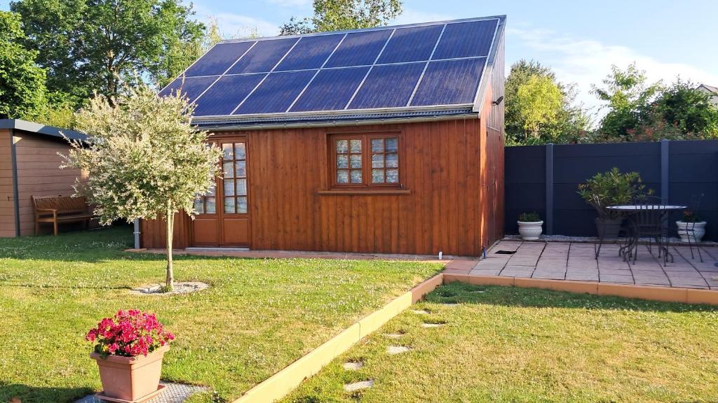 Gîte avec panneaux solaires et grand jardin