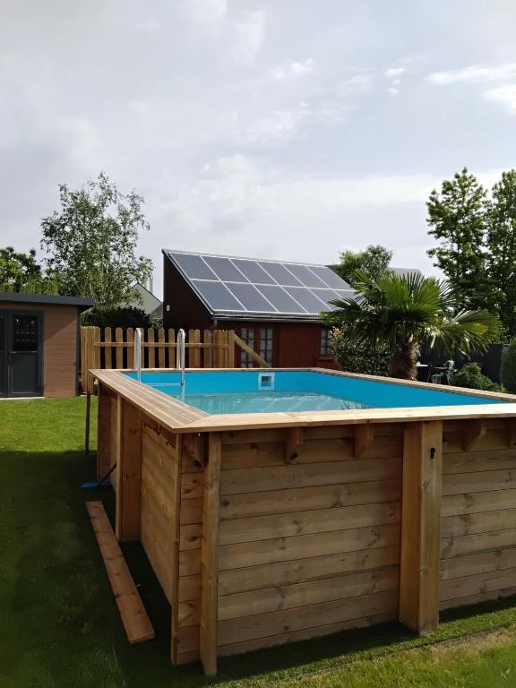 Piscine extérieure chauffée en bois